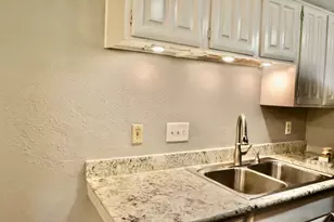 2110 Wilcrest Dr, Houston, TX 77042 - Photo 15