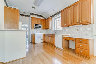 7903 S Wellington Court, Houston, TX 77055 - Photo 11