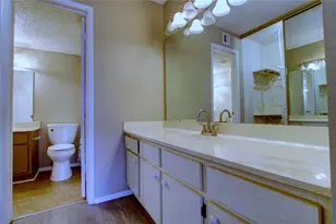 12220 Coppertree Ln, Houston, TX 77035 - Photo 9