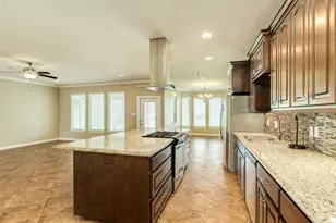 238 Creekside Ln, Lake Jackson, TX 77566 - Photo 11