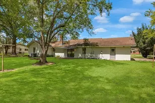 290 E Smith St, Sour Lake, TX 77659 - Photo 3