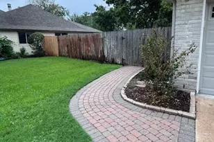 705 Balmoral Ct, Friendswood, TX 77546 - Photo 9