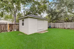 705 Balmoral Ct, Friendswood, TX 77546 - Photo 33