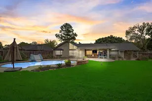 705 Balmoral Ct, Friendswood, TX 77546 - Photo 1