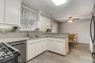 705 Balmoral Ct, Friendswood, TX 77546 - Photo 21