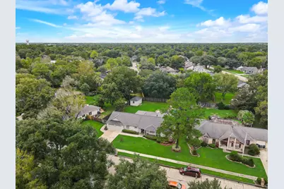 705 Balmoral Court, Friendswood, TX 77546 - Photo 29