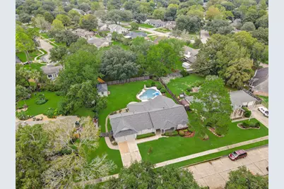 705 Balmoral Court, Friendswood, TX 77546 - Photo 3