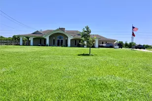 620 34th St N, Texas City, TX 77590 - Photo 1