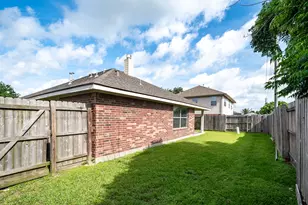 8402 Coleus Ln, Baytown, TX 77521 - Photo 35