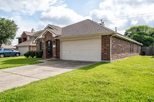 8402 Coleus Ln, Baytown, TX 77521 - Photo 3