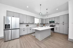 926 N Victory Dr, Houston, TX 77088 - Photo 17