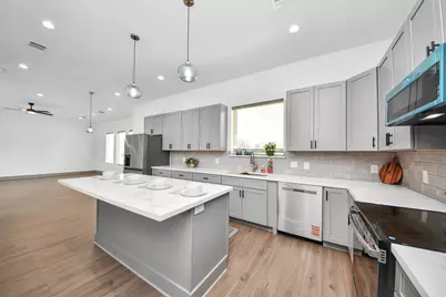926 N Victory Drive, Houston, TX 77088 - Photo 13