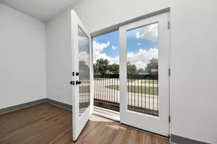 926 N Victory Dr, Houston, TX 77088 - Photo 37