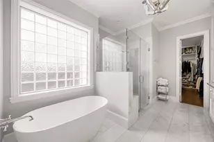 330 E Gaywood Dr, Houston, TX 77079 - Photo 15