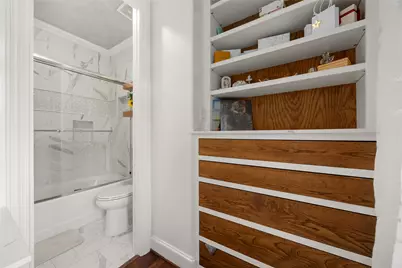 330 E Gaywood Drive, Houston, TX 77079 - Photo 25