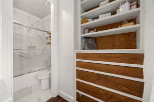 330 E Gaywood Dr, Houston, TX 77079 - Photo 25