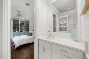 330 E Gaywood Dr, Houston, TX 77079 - Photo 23