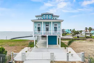 107 Gulf Dr, Tiki Island, TX 77554 - Photo 1