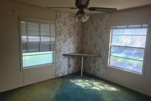 404 Svoboda St, Yoakum, TX 77995 - Photo 21