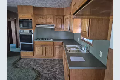 404 Svoboda Street, Yoakum, TX 77995 - Photo 9