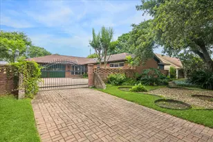 5418 Queensloch Dr, Houston, TX 77096 - Photo 1