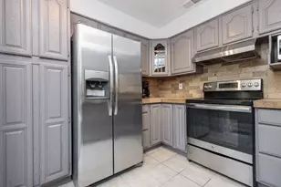 13034 Greenway Chase Ct, Houston, TX 77072 - Photo 9