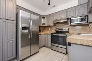 13034 Greenway Chase Ct, Houston, TX 77072 - Photo 7