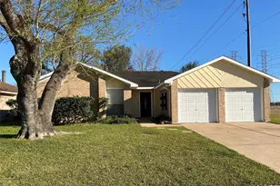 302 El Toro Ln, Houston, TX 77598 - Photo 1