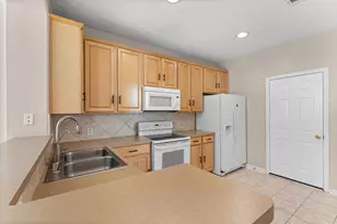 97 E Greenhill Terrace Pl Pl, The Woodlands, TX 77382 - Photo 13