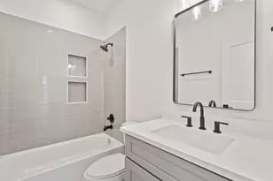 241 Rebecca St, Houston, TX 77022 - Photo 19