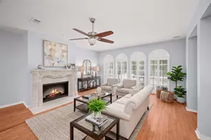 4431 Castle Ct, Houston, TX 77006 - Photo 3
