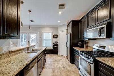 1025 W 15th 1/2 Street, Houston, TX 77008 - Photo 5