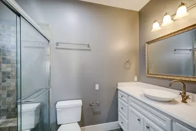 1025 W 15th 1/2 Street, Houston, TX 77008 - Photo 9