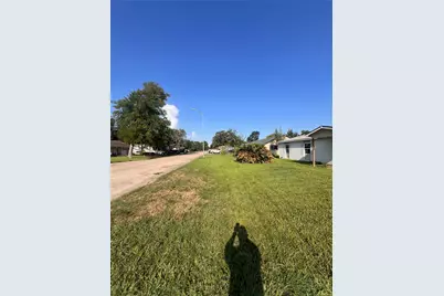 109 Honeysuckle Drive, Baytown, TX 77520 - Photo 5