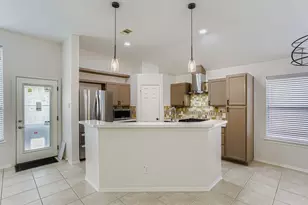 1816 Sherwood Forest Cir, League City, TX 77573 - Photo 3