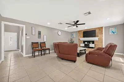 552 Roanoke Drive, Conroe, TX 77302 - Photo 5