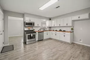 308 San Jacinto St, La Porte, TX 77571 - Photo 7