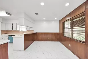 9131 Rentur Dr, Houston, TX 77031 - Photo 11