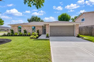 10012 Hummingbird St, La Porte, TX 77571 - Photo 1