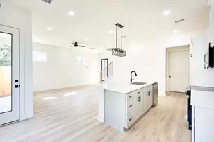 1904 Davonley Wy, Houston, TX 77080 - Photo 7