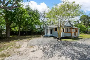 211 W South St, Alvin, TX 77511 - Photo 5