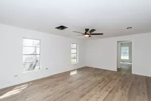 211 W South St, Alvin, TX 77511 - Photo 21