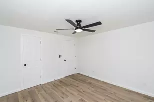 211 W South St, Alvin, TX 77511 - Photo 9