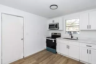 211 W South St, Alvin, TX 77511 - Photo 17