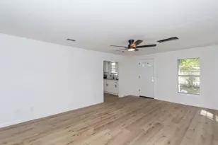 211 W South St, Alvin, TX 77511 - Photo 15