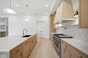 609 E 25th St, Houston, TX 77008 - Photo 9