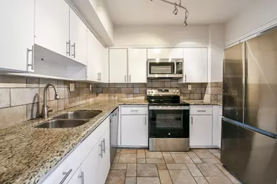 5001 Woodway Drive #1502, Houston, TX 77056 - Photo 17