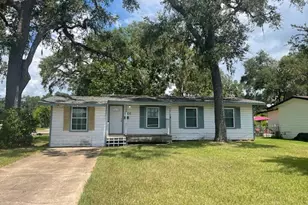 501 Magnolia St, Lake Jackson, TX 77566 - Photo 1