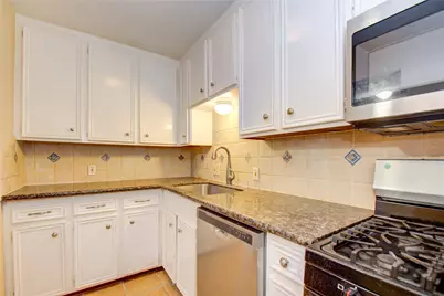 4020 Blue Bonnet Boulevard #E, Houston, TX 77025 - Photo 17