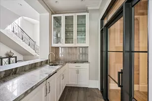 2240 Del Monte Dr, Houston, TX 77019 - Photo 15